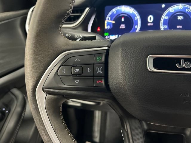 Used 2023 Jeep Grand Cherokee Altitude AWD/4WD image 26