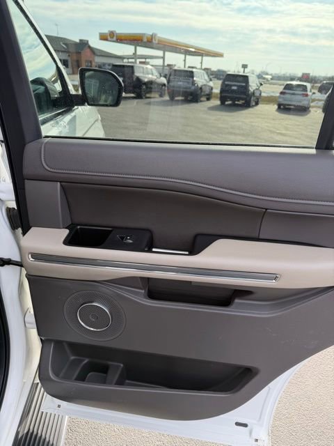 Used 2021 Ford Expedition XLT image 18