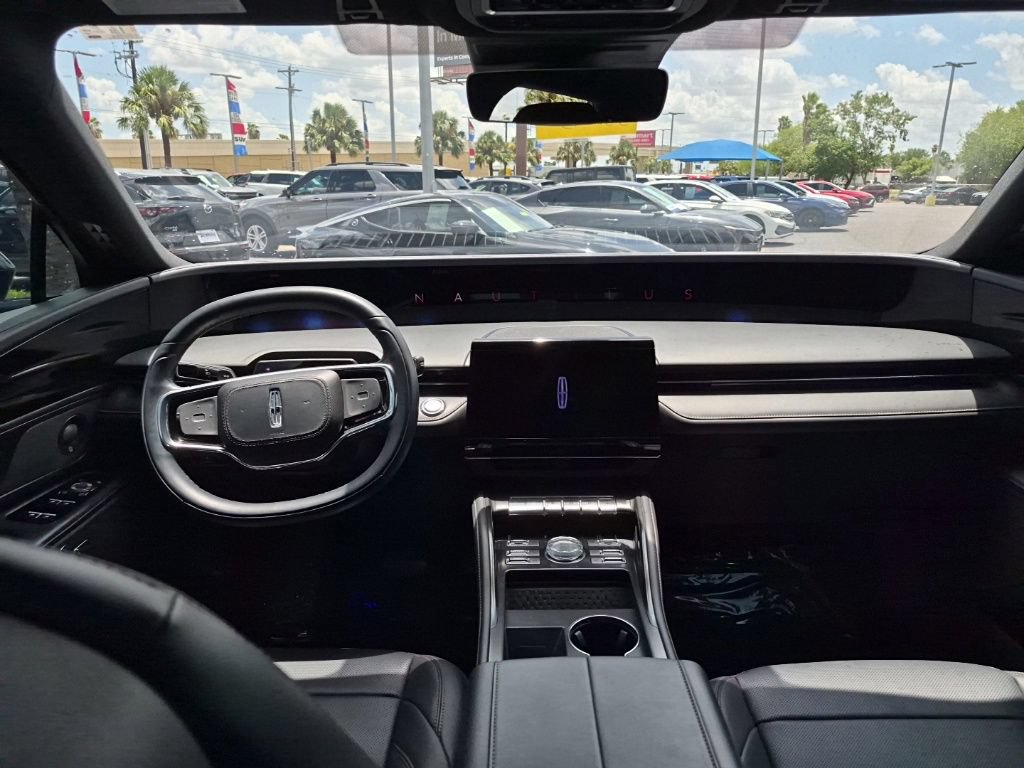 Certified 2025 Lincoln Nautilus Premier w/ Equipment Group 102A AWD/4WD image 13