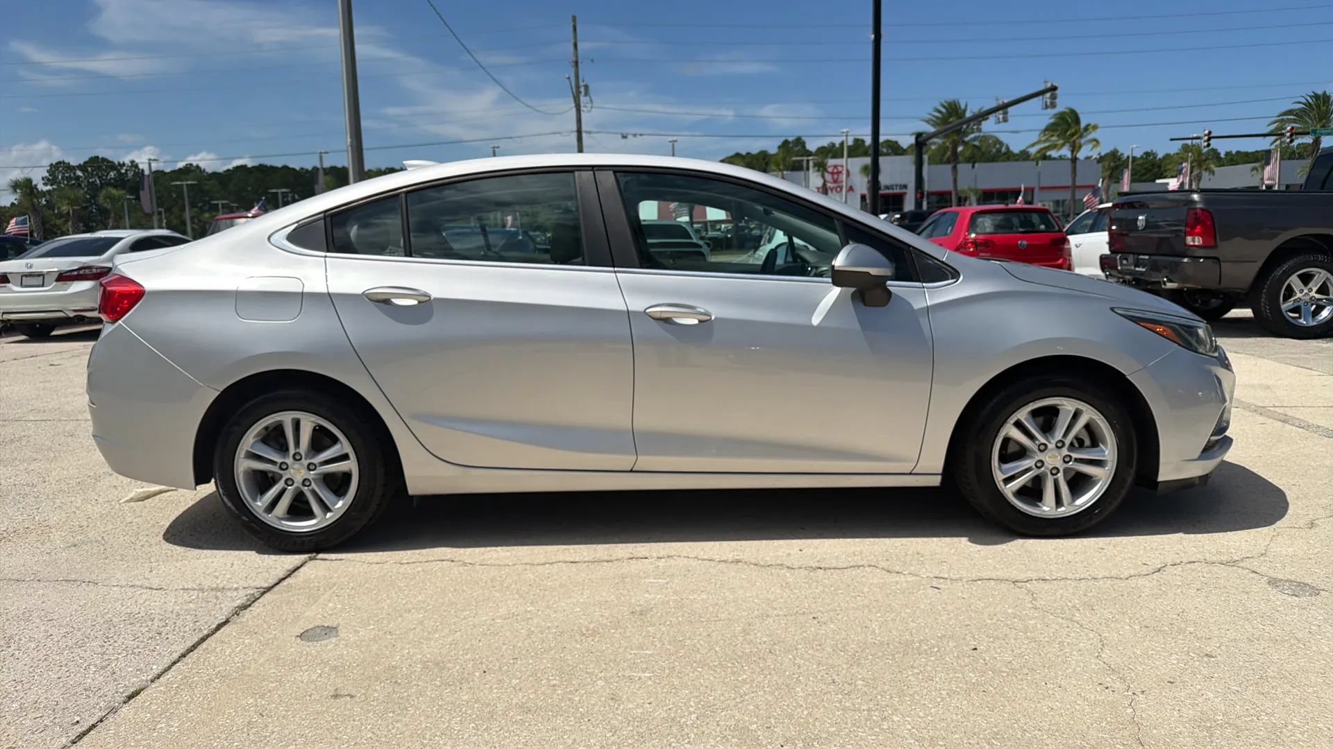 Used 2017 Chevrolet Cruze LT FWD image 6