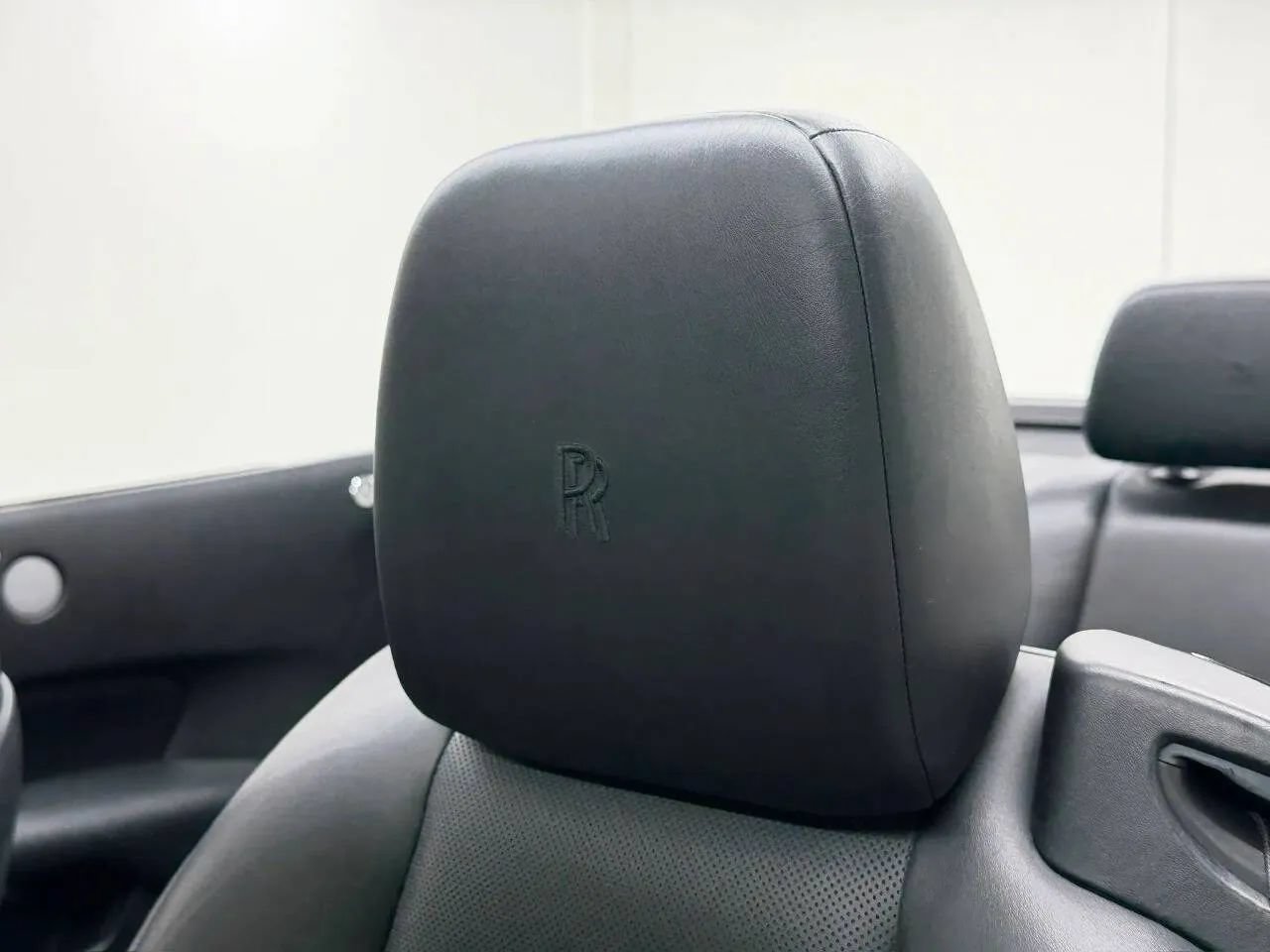 Used 2017 Rolls-Royce Dawn RWD image 26