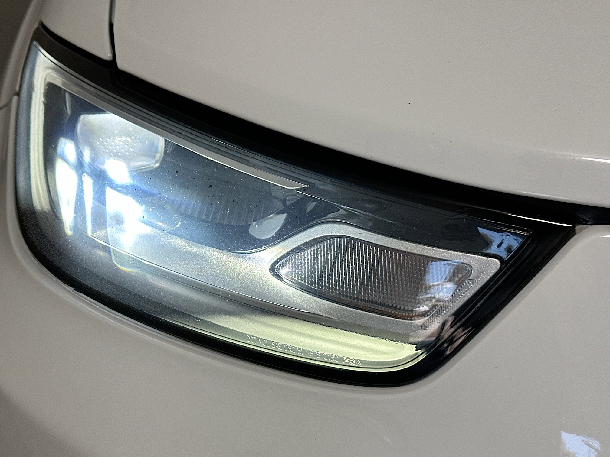 Used 2023 Chrysler Pacifica Touring-L image 9