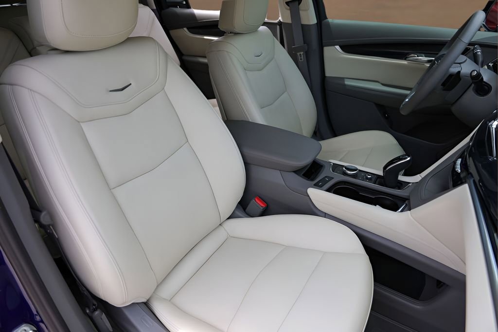 Certified 2025 Cadillac XT6 Premium Luxury w/ Technology Package FWD image 33