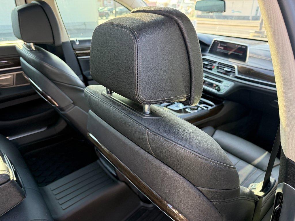 Used 2018 BMW 740e xDrive image 25