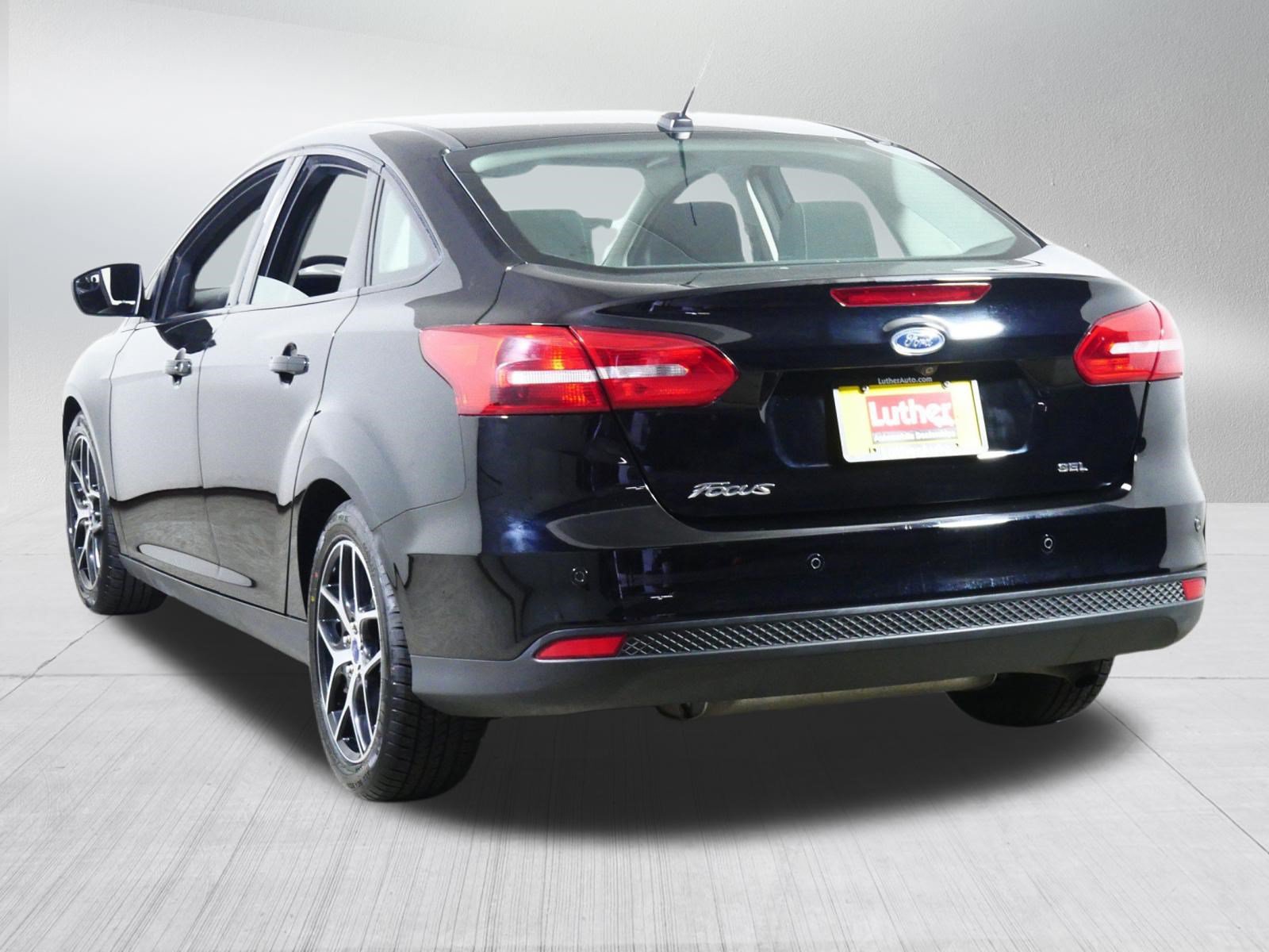 Used 2017 Ford Focus SEL w/ Cold Weather Package FWD image 5