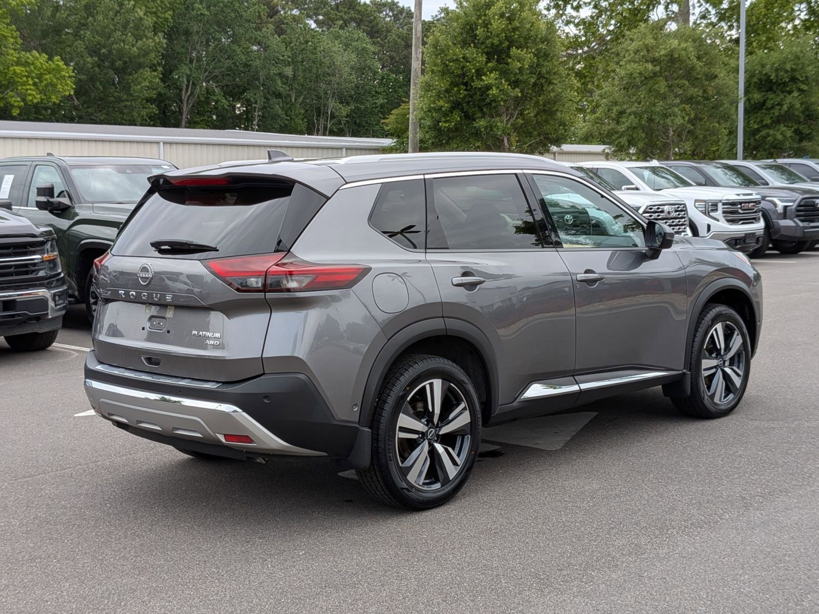 Used 2023 Nissan Rogue Platinum AWD/4WD image 3
