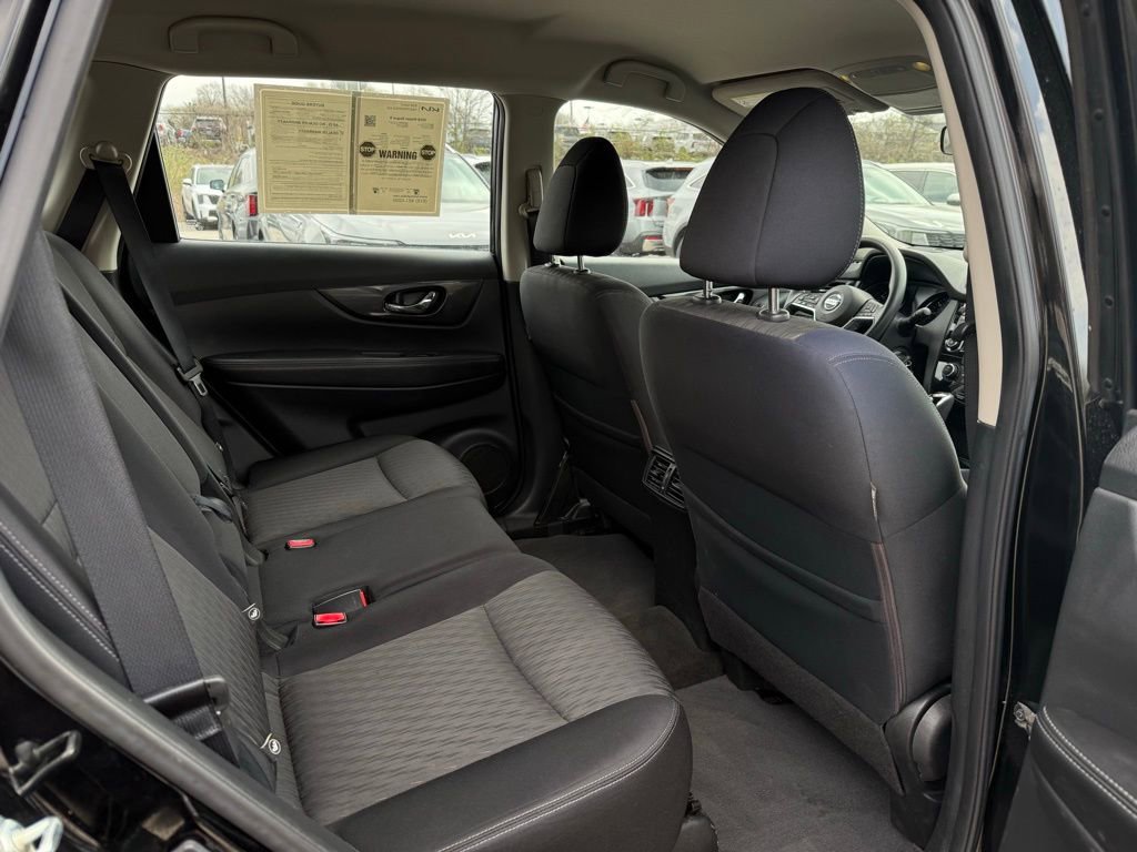 Used 2018 Nissan Rogue S image 17