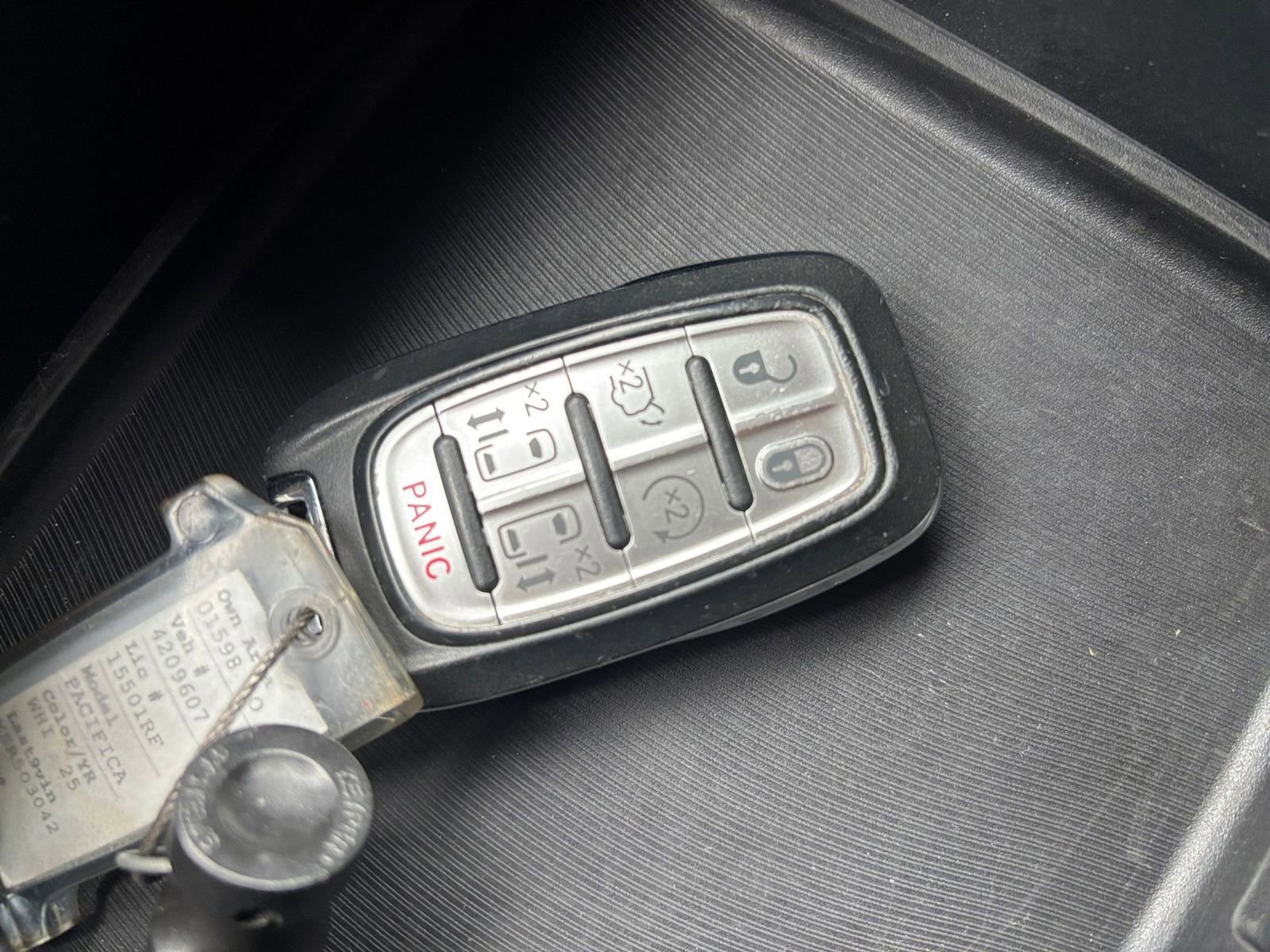 Used 2025 Chrysler Pacifica Select image 27