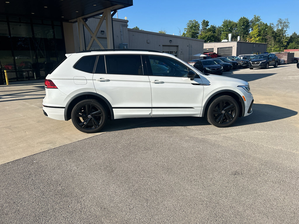 Used 2023 Volkswagen Tiguan SE R-Line AWD/4WD image 7