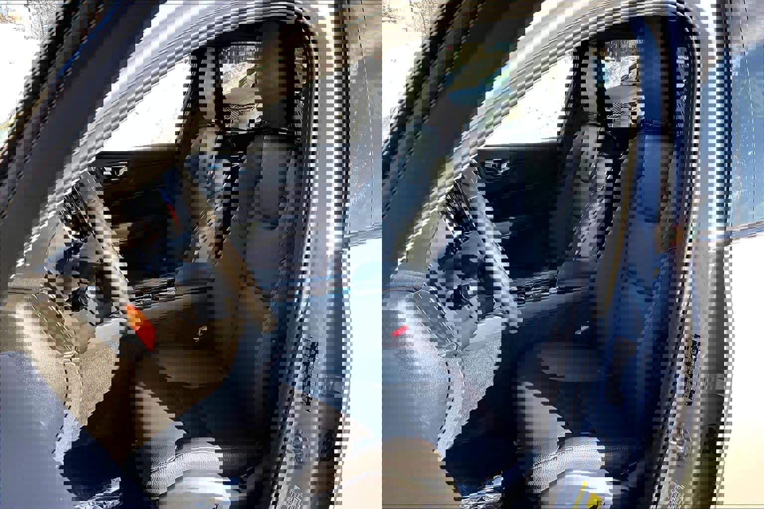 Certified 2023 Volvo XC60 B5 Plus w/ Climate Package image 9