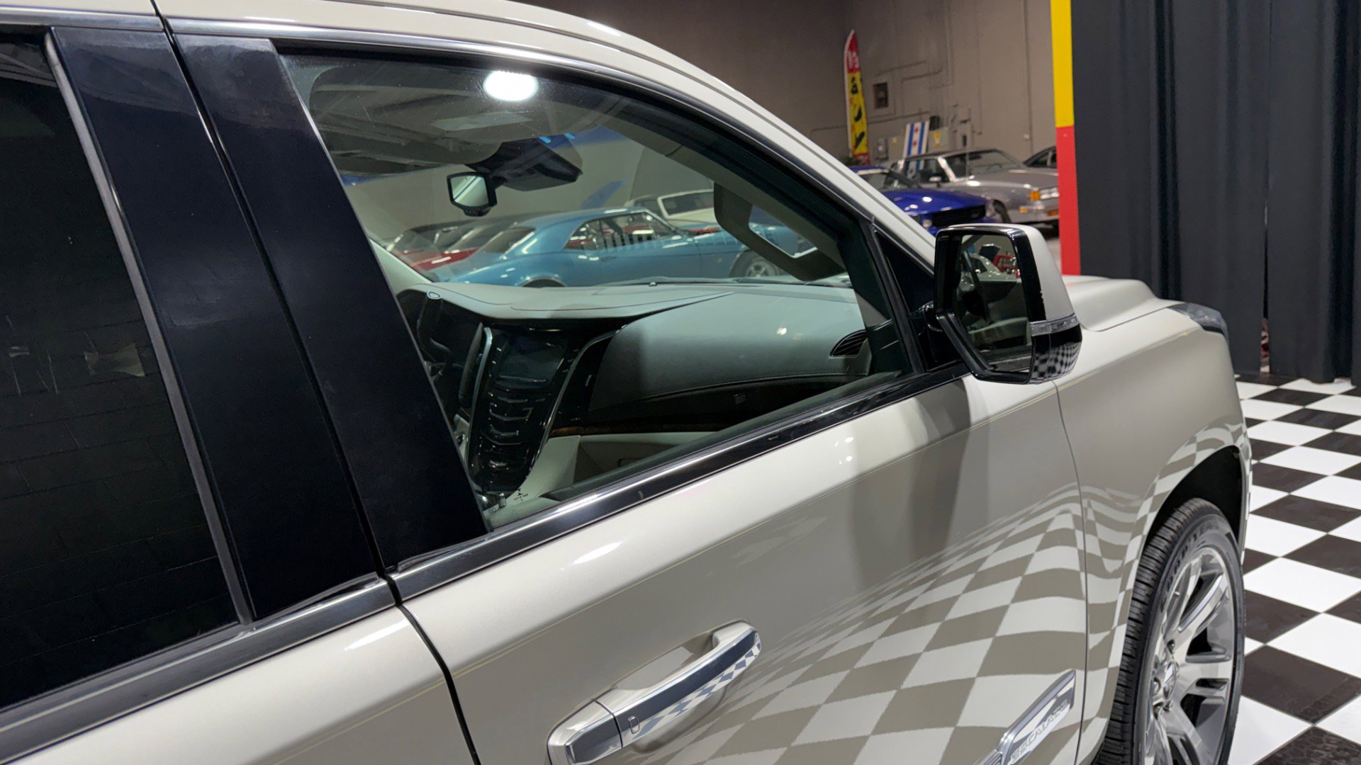 Used 2015 Cadillac Escalade Luxury image 39