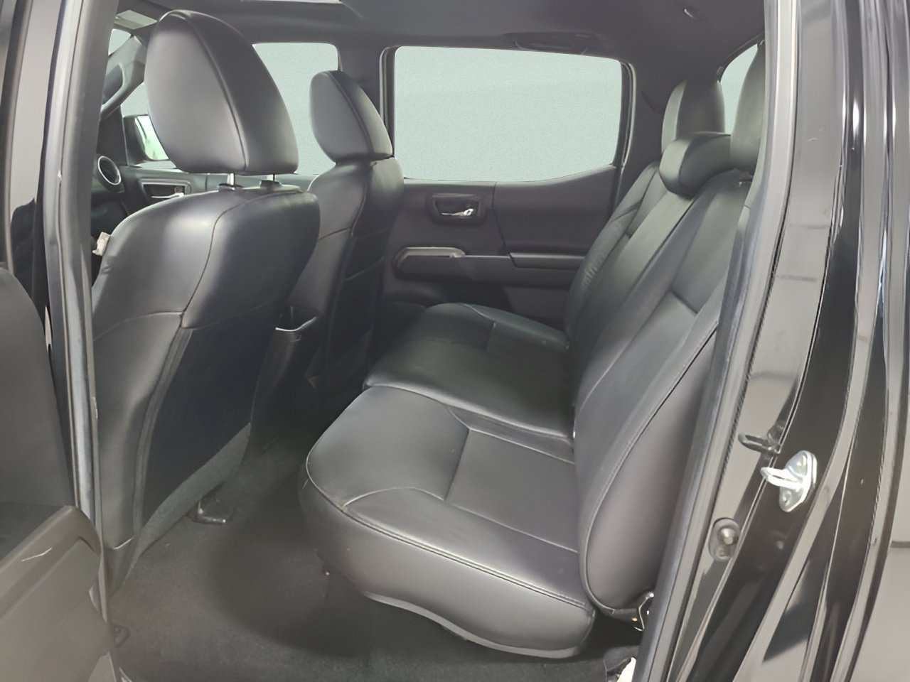 Used 2022 Toyota Tacoma Limited AWD/4WD image 17