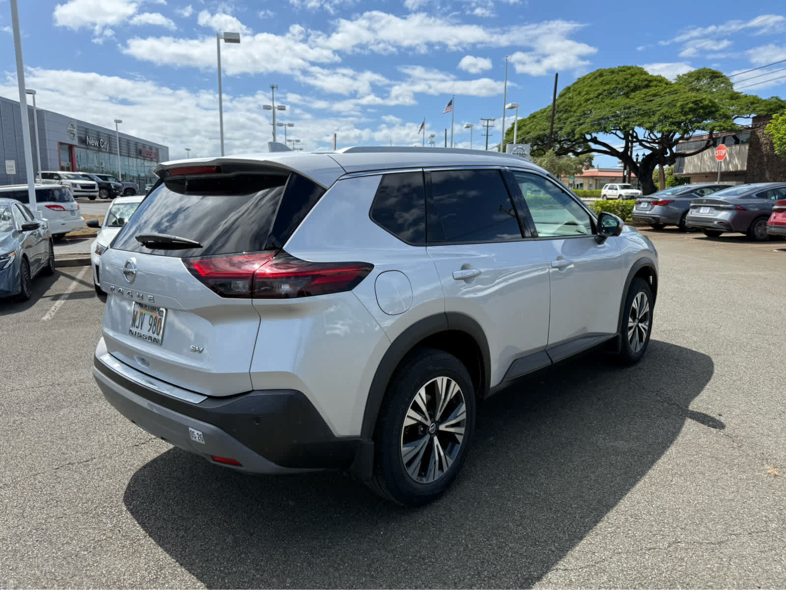 Used 2021 Nissan Rogue SV w/ Premium Package FWD image 3