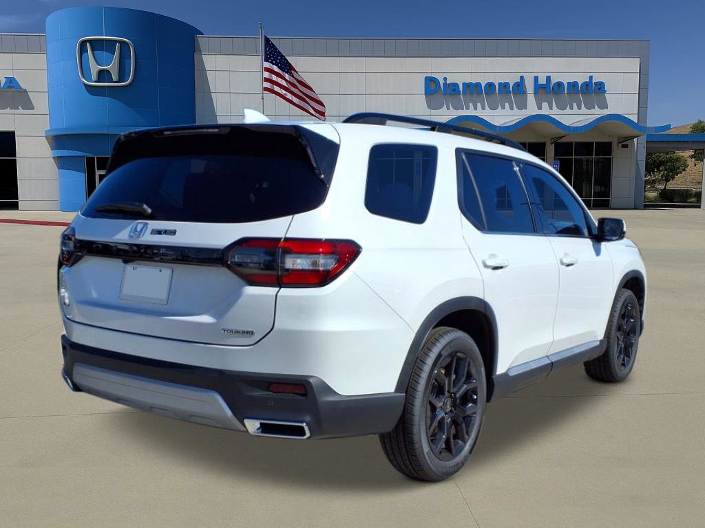 New 2025 Honda Pilot Touring image 4