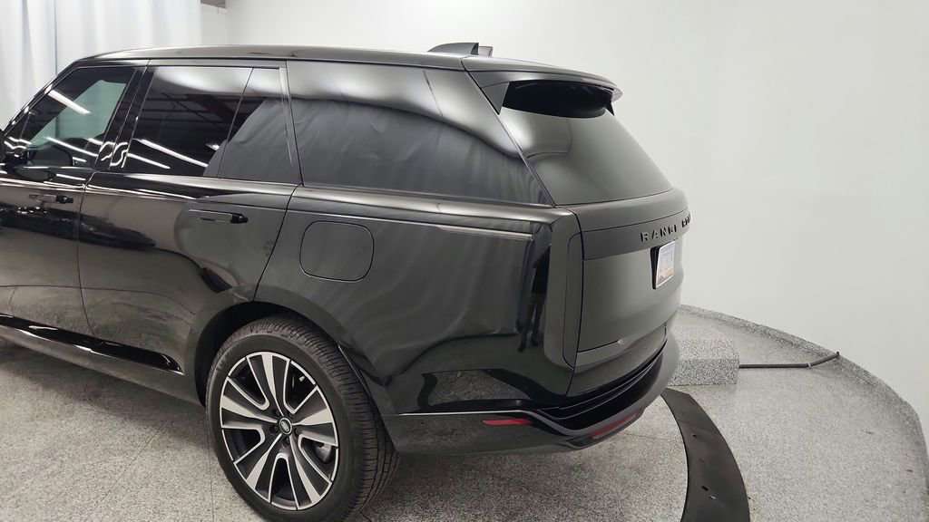 Used 2025 Land Rover Range Rover SE AWD/4WD image 17