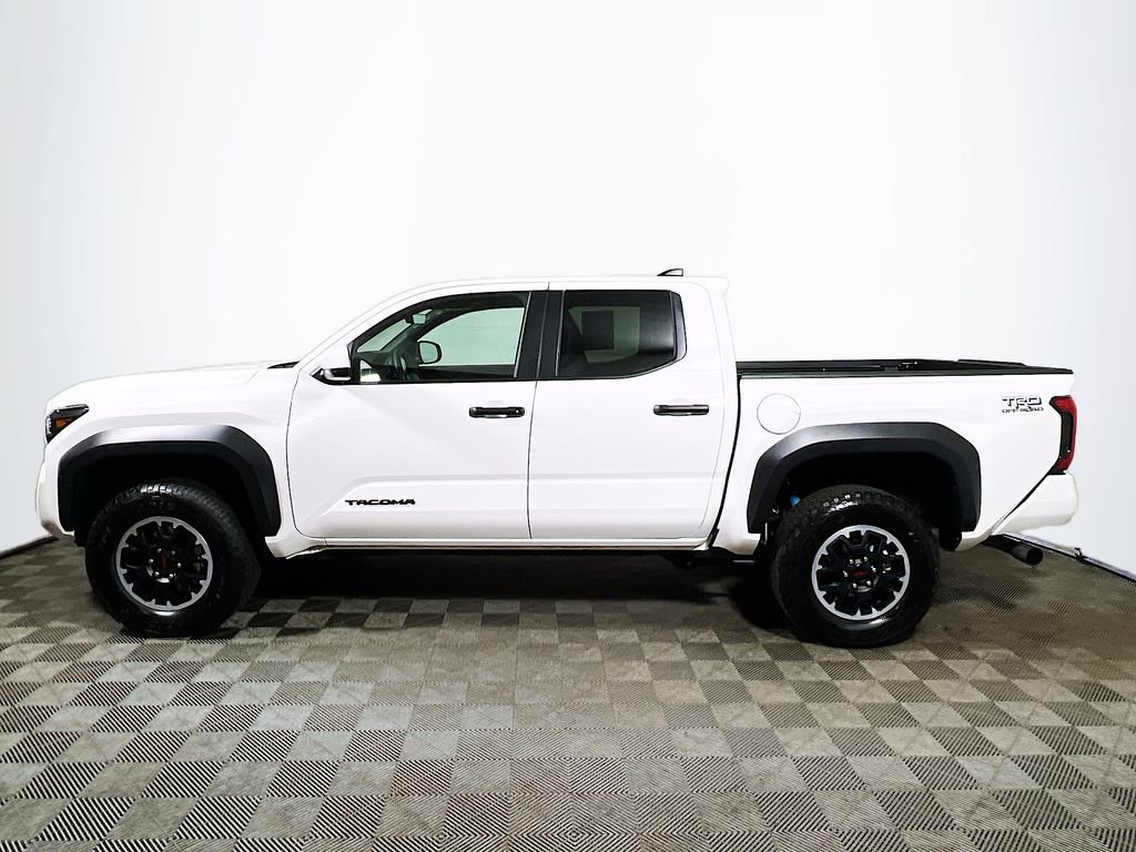 Certified 2025 Toyota Tacoma TRD Off-Road AWD/4WD image 5