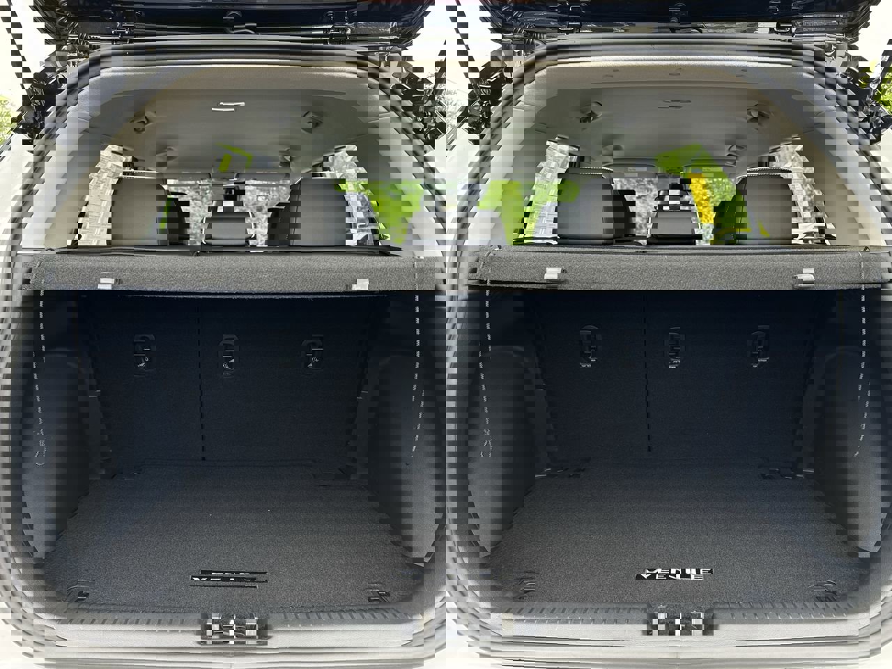 Used 2022 Hyundai Venue Limited image 23