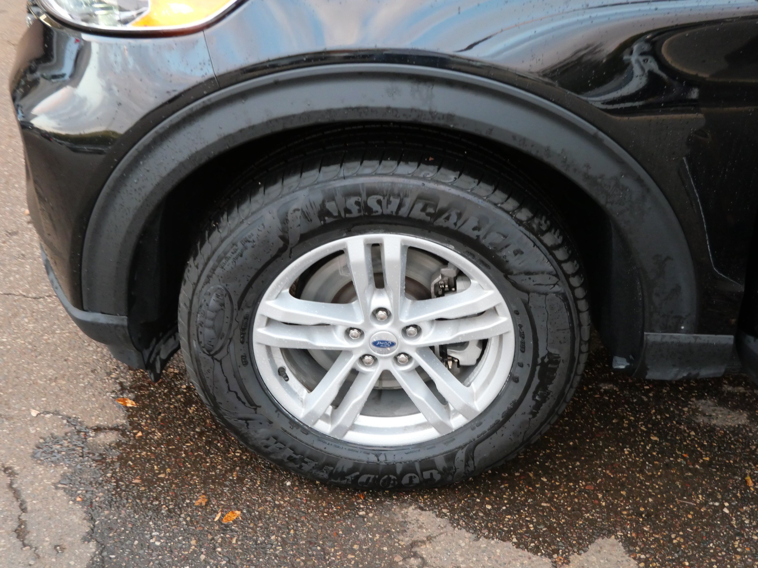 Certified 2024 Ford Explorer XLT w/ Equipment Group 202A AWD/4WD image 15