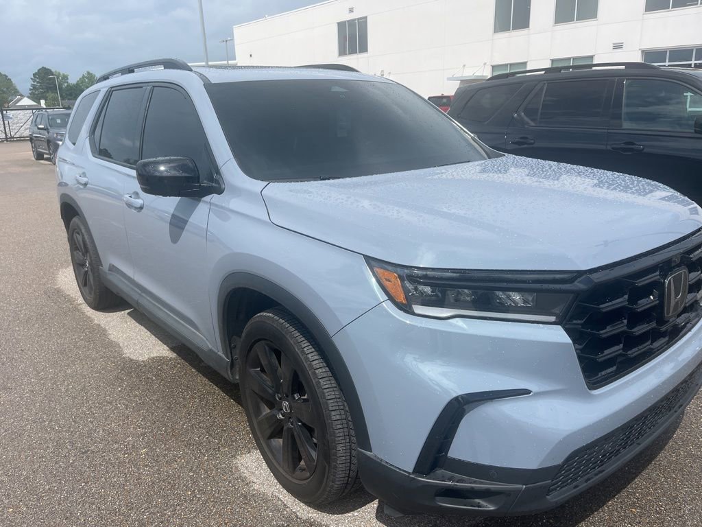 Certified 2025 Honda Pilot Black Edition image 2