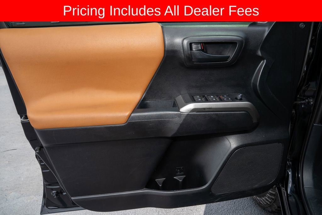 Used 2019 Toyota Tacoma SR5 AWD/4WD image 10