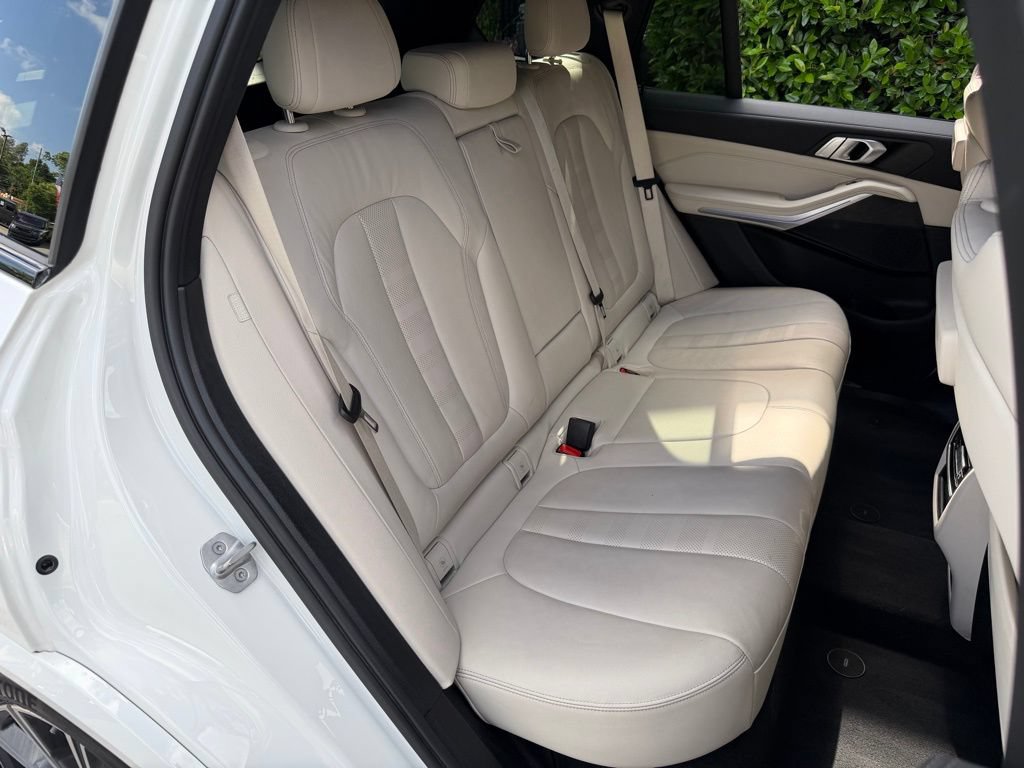 Used 2022 BMW X5 xDrive40i w/ M Sport Package AWD/4WD image 39