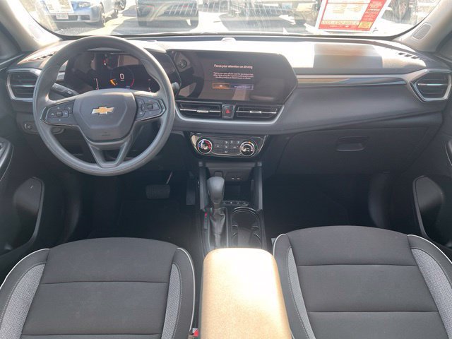 Used 2025 Chevrolet TrailBlazer LT w/ Driver Confidence Package AWD/4WD image 11