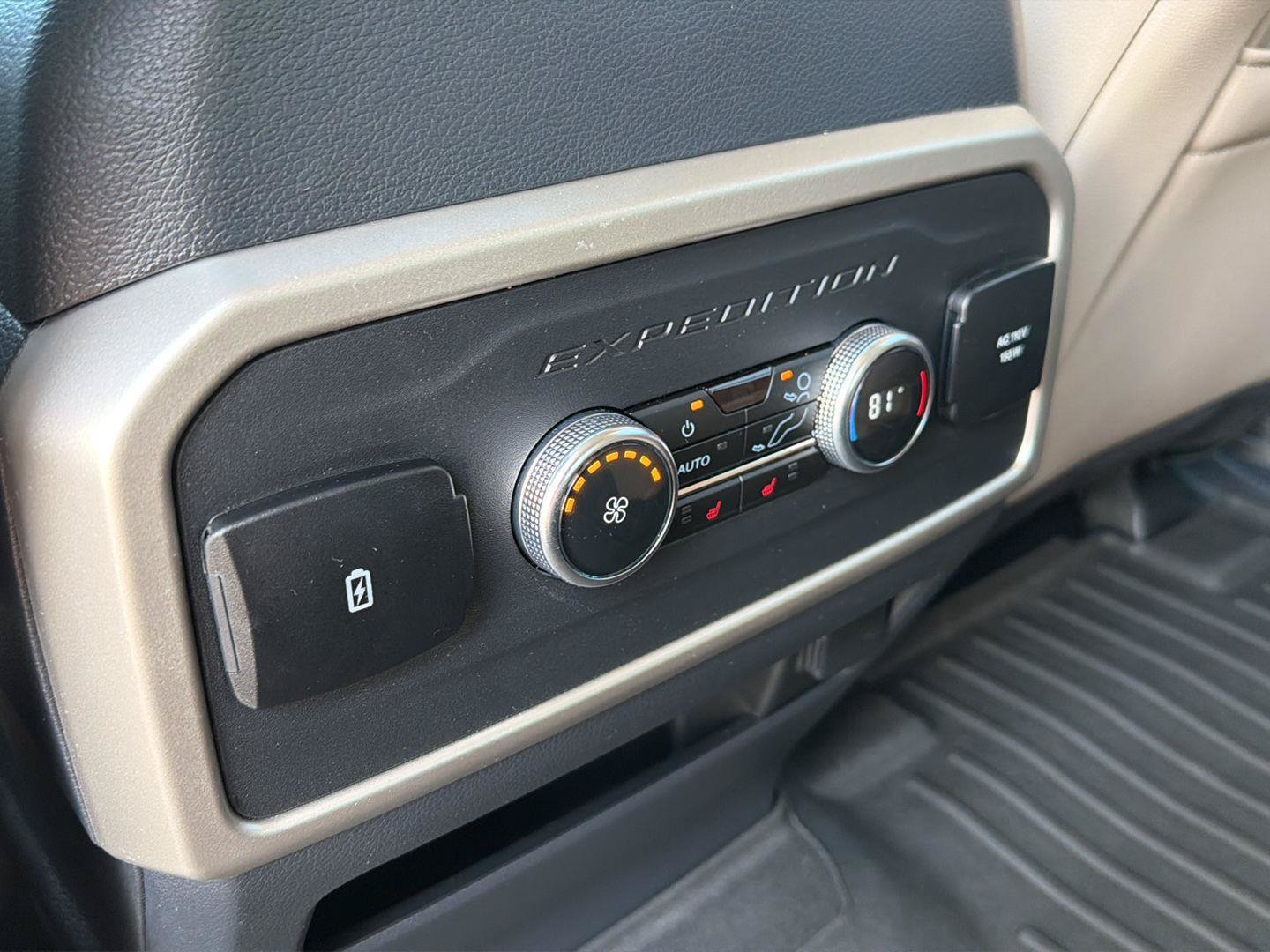 Used 2024 Ford Expedition Limited RWD image 12