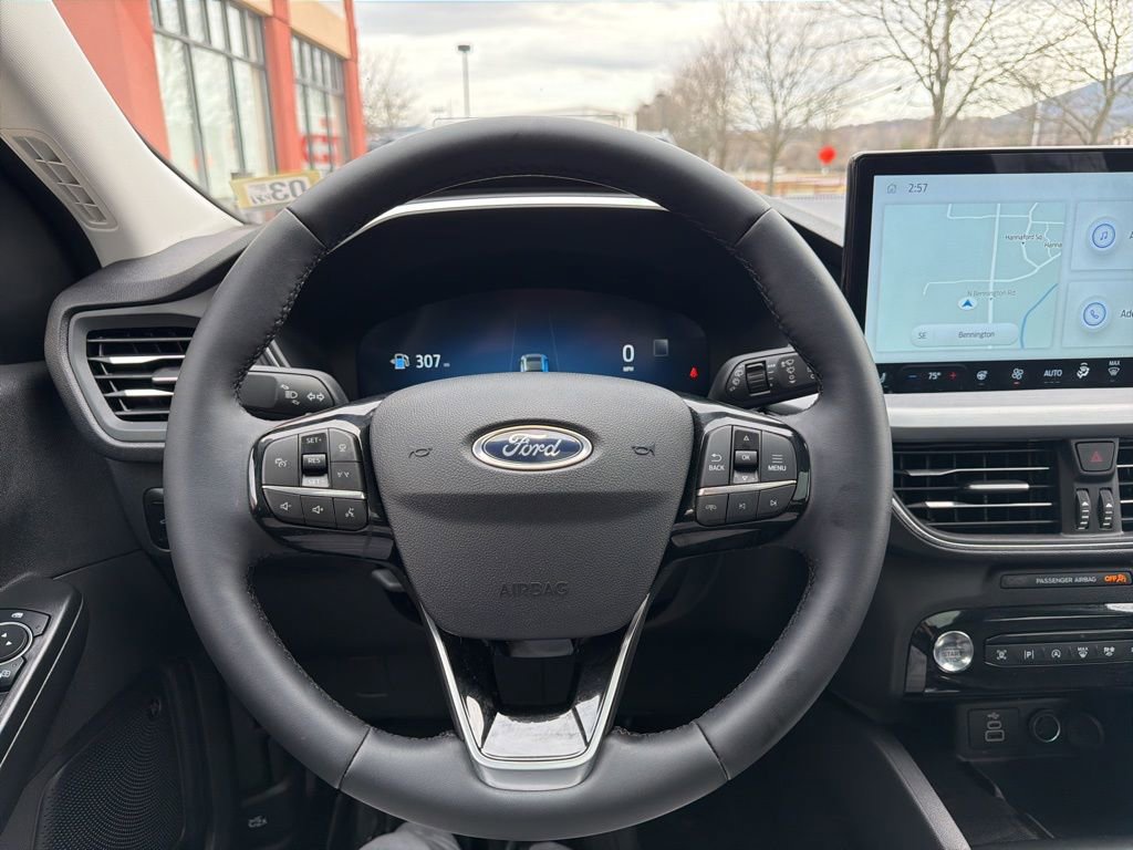 Used 2025 Ford Escape Platinum w/ Premium Technology Package image 25