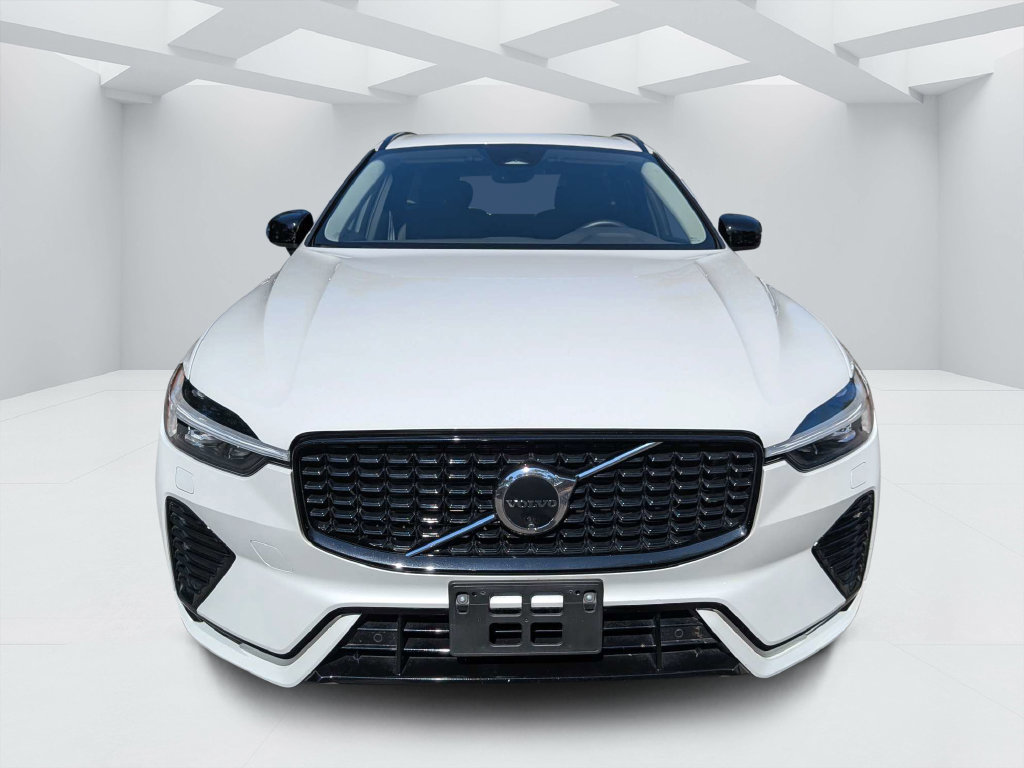 Certified 2025 Volvo XC60 B5 Plus AWD/4WD image 8