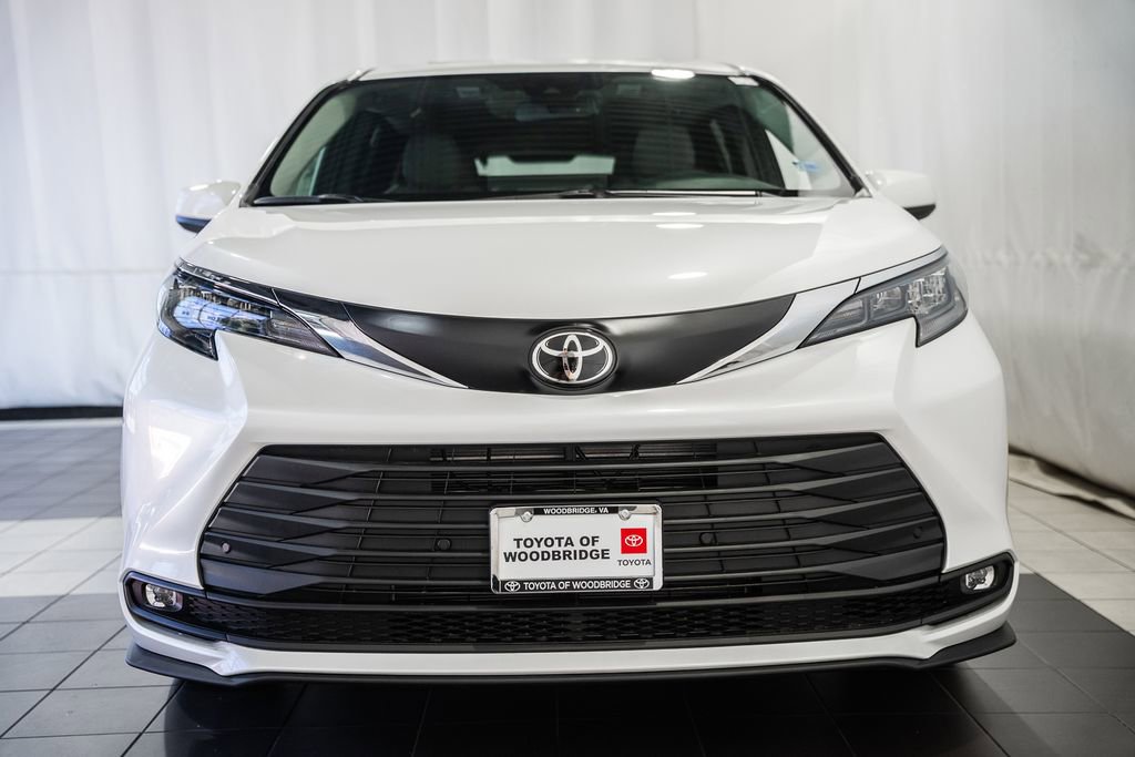New 2026 Toyota Sienna XLE AWD/4WD image 2