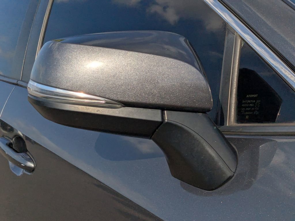 Used 2021 Toyota RAV4 XLE Premium image 13