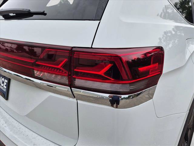 Used 2024 Volkswagen Atlas SE w/ Black Wheel Package FWD image 14