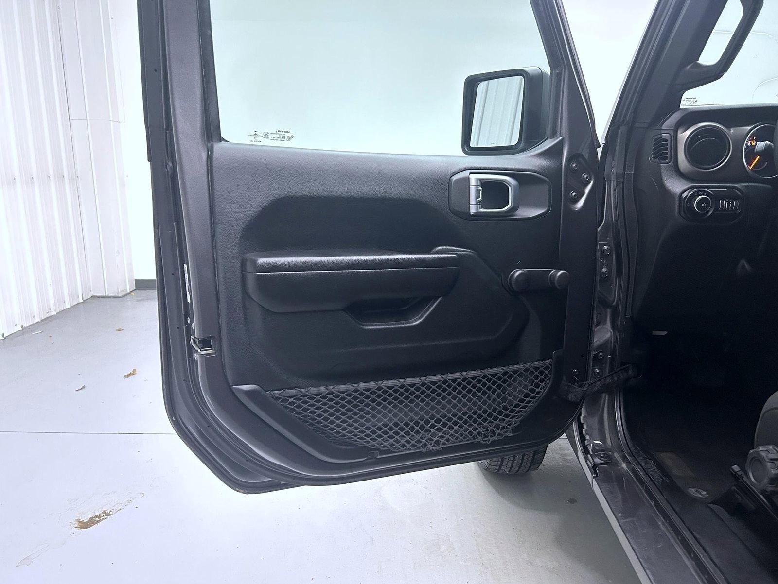 Used 2018 Jeep Wrangler Unlimited Sport image 9