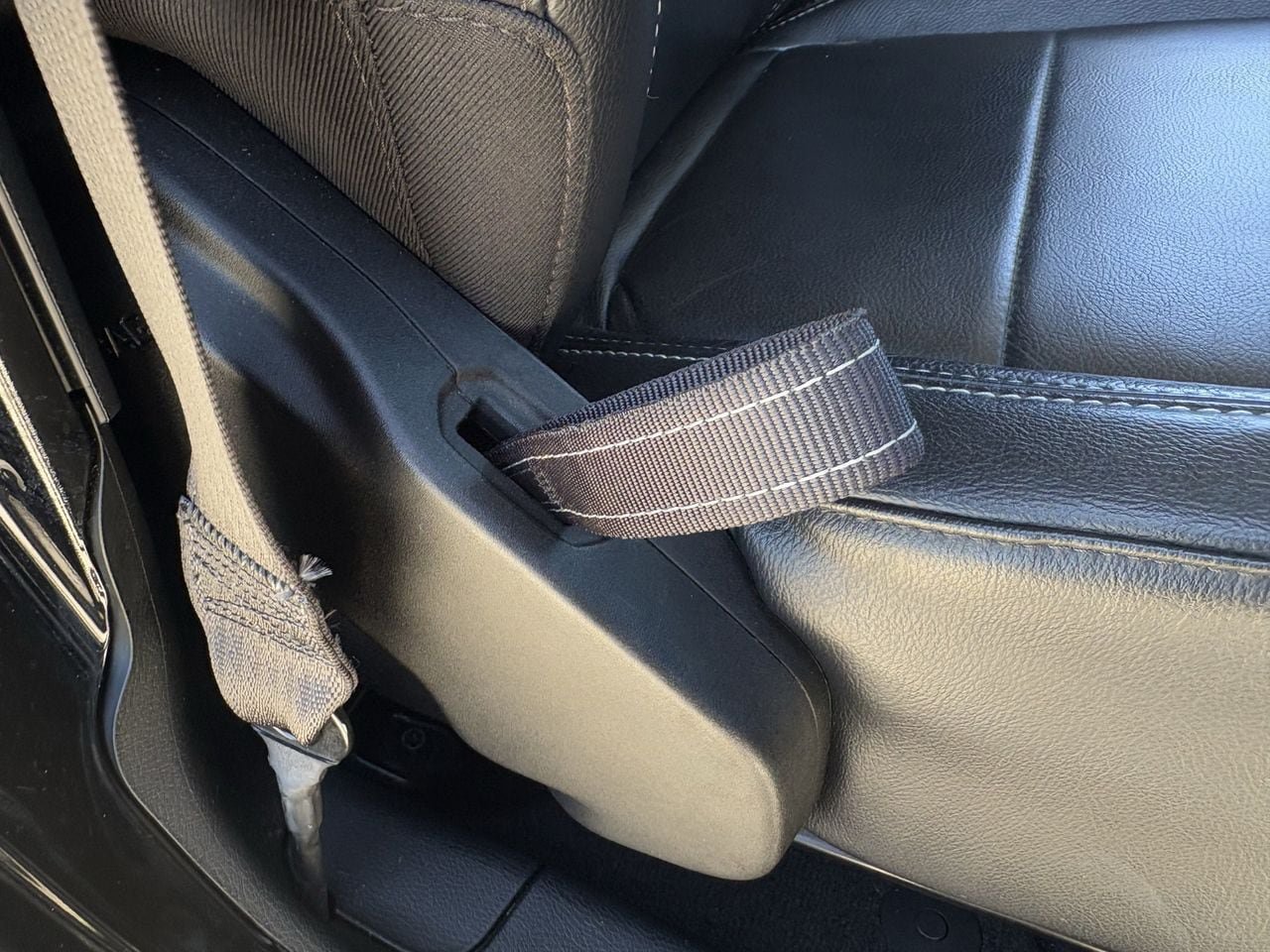 Used 2018 Jeep Wrangler Unlimited Sahara w/ Uconnect 4C Nav & Sound Group AWD/4WD image 32