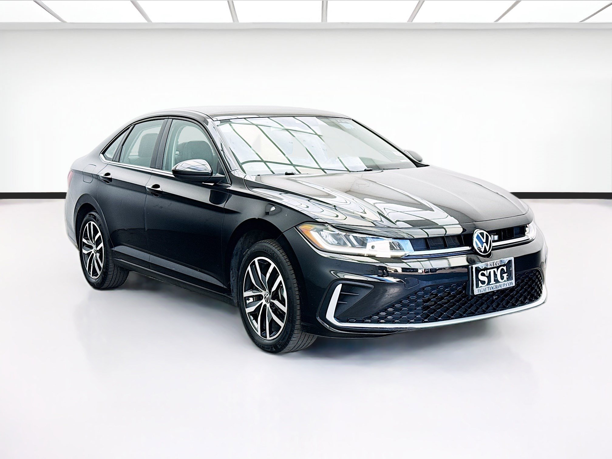 Used 2025 Volkswagen Jetta SE FWD image 3