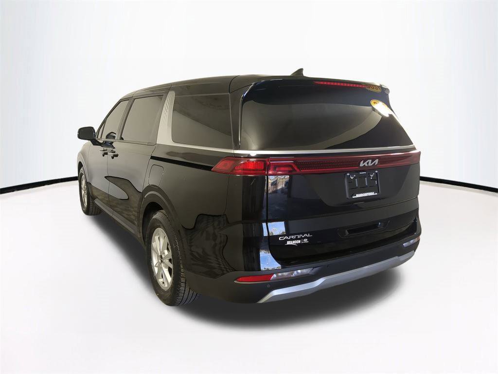 Used 2024 Kia Carnival LX image 7