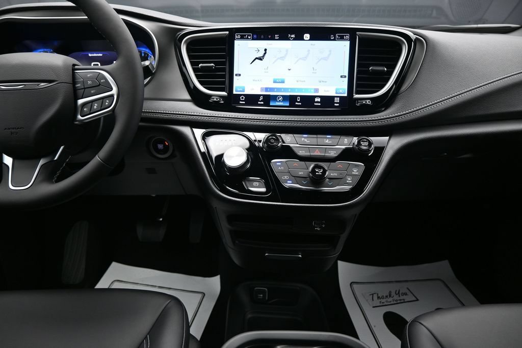 New 2027 Chrysler Pacifica Select FWD image 17