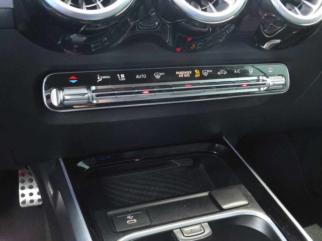 Used 2024 Mercedes-Benz EQB 300 4MATIC image 26