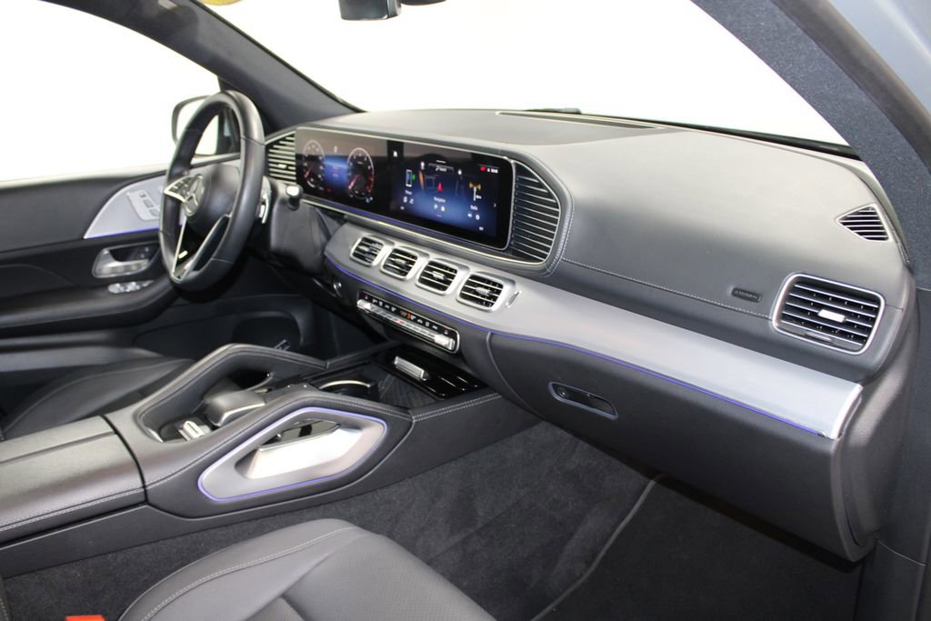 Used 2025 Mercedes-Benz GLS 450 4MATIC image 29