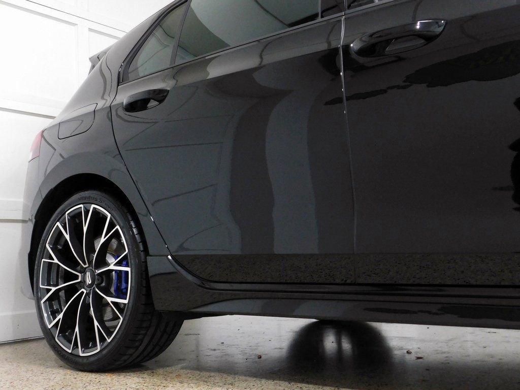 Used 2025 Volkswagen Golf 2.0T image 9