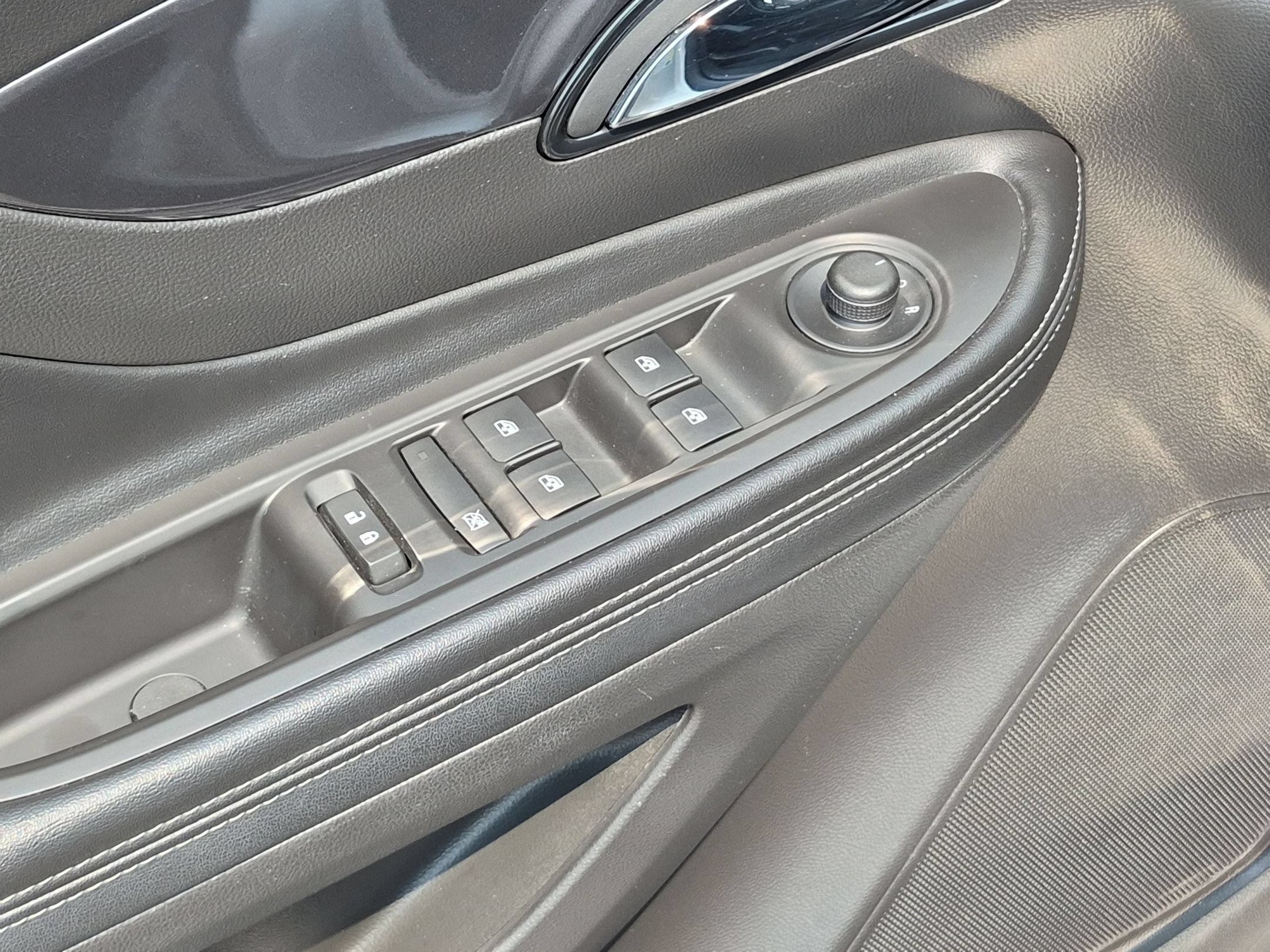 Certified 2019 Buick Encore Preferred w/ Safety Package FWD image 21