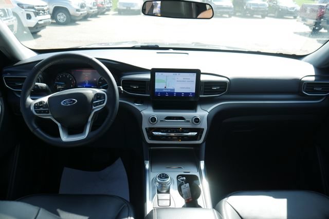 Used 2023 Ford Explorer XLT w/ Equipment Group 202A AWD/4WD image 7