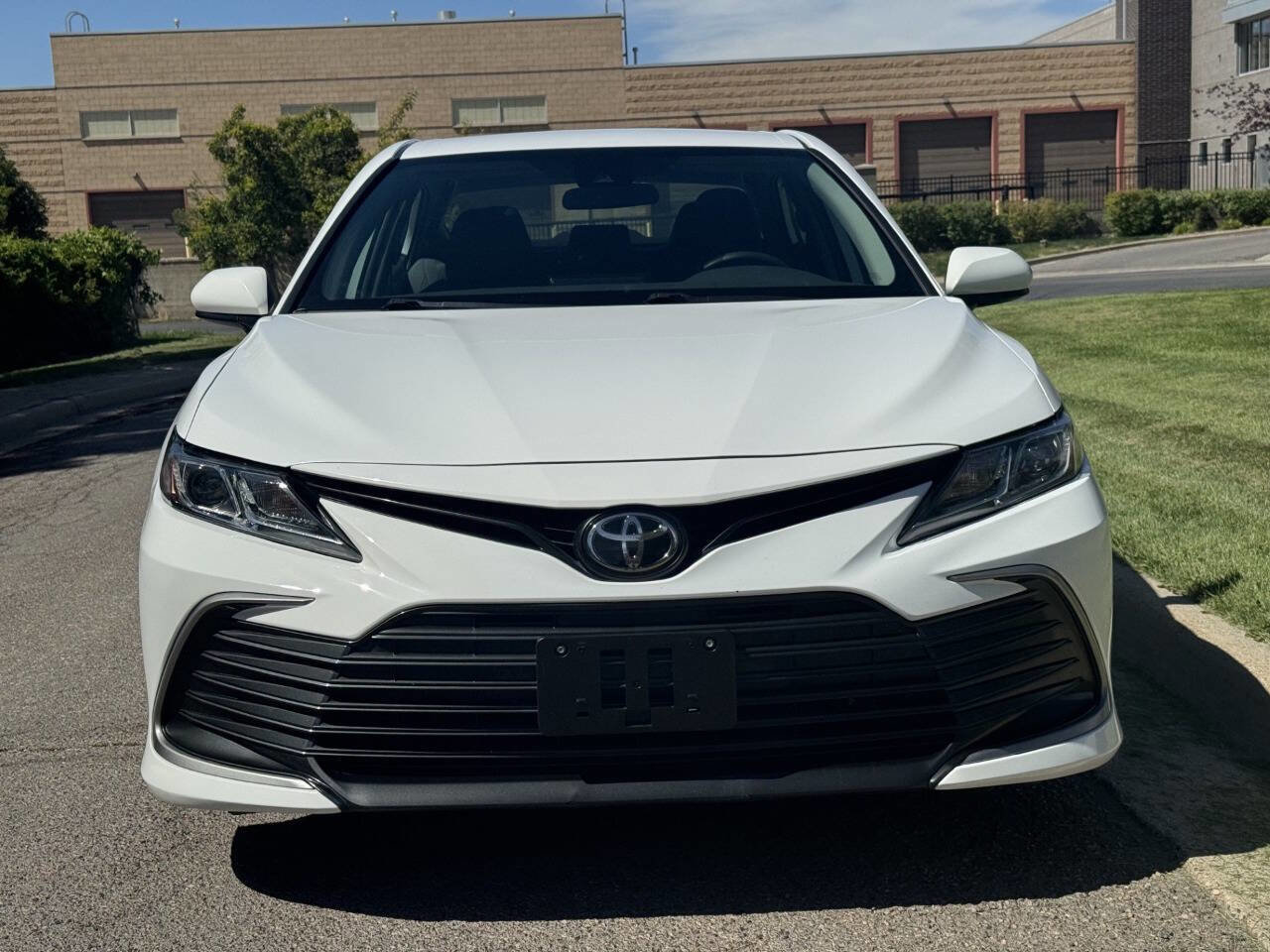 Used 2022 Toyota Camry LE FWD image 2