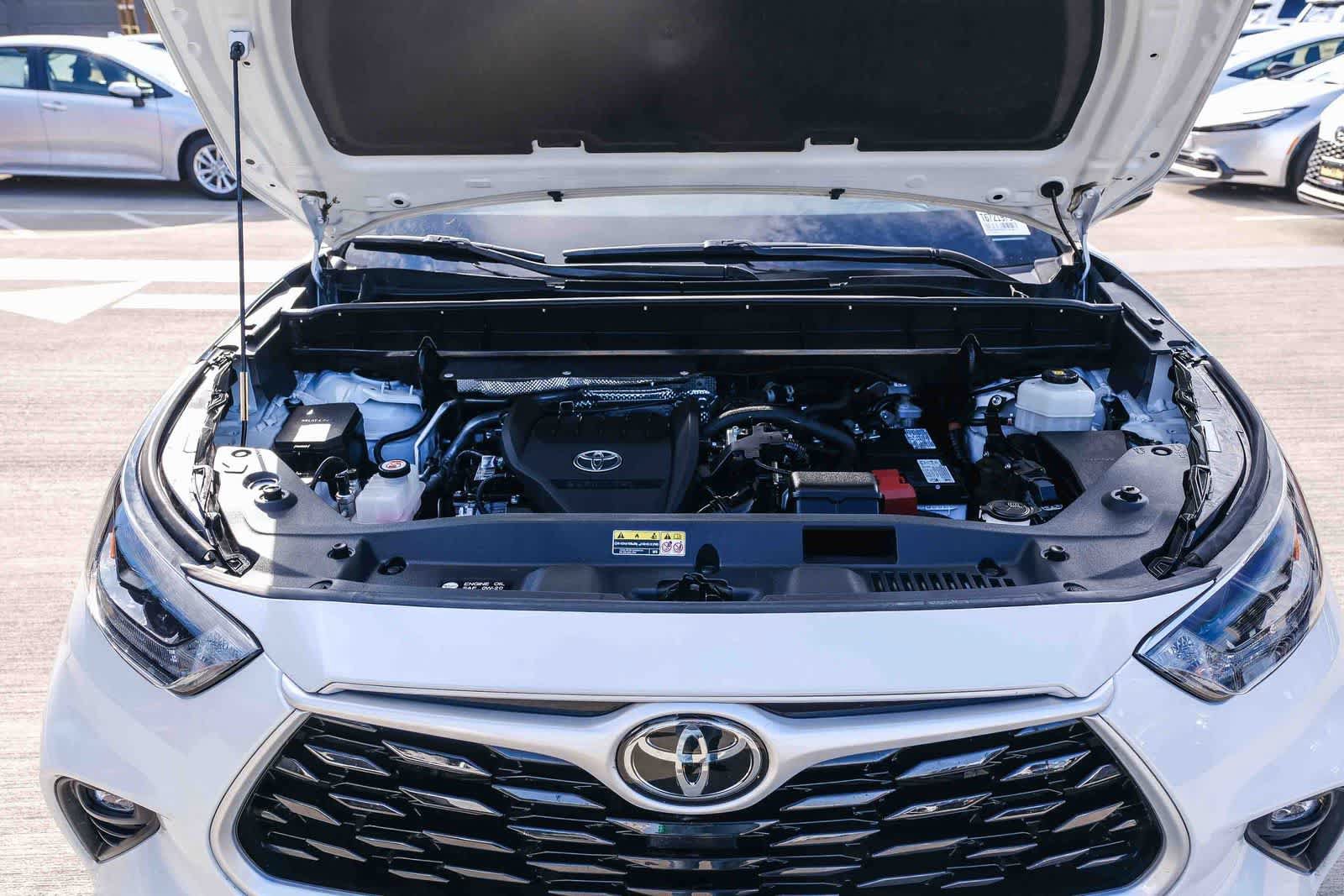 Used 2023 Toyota Highlander XLE FWD image 29