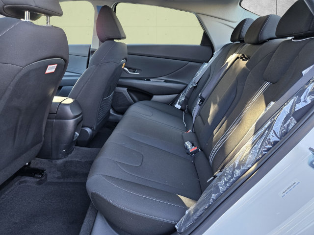 Certified 2025 Hyundai Elantra SEL FWD image 5