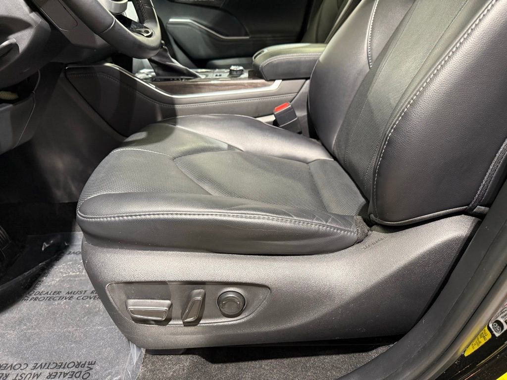 Used 2023 Toyota Highlander Limited AWD/4WD image 14