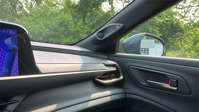 Used 2025 Toyota Crown Platinum image 18