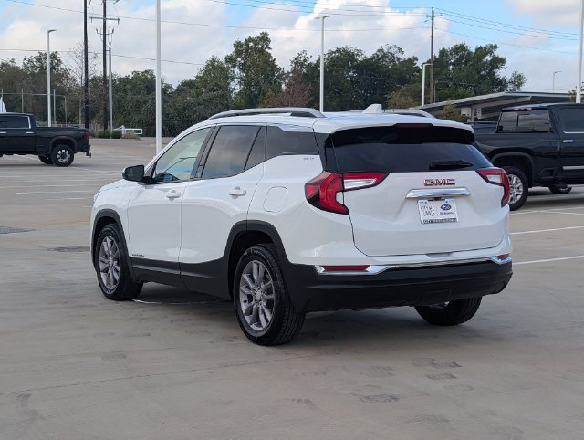 Used 2024 GMC Terrain SLT FWD image 4