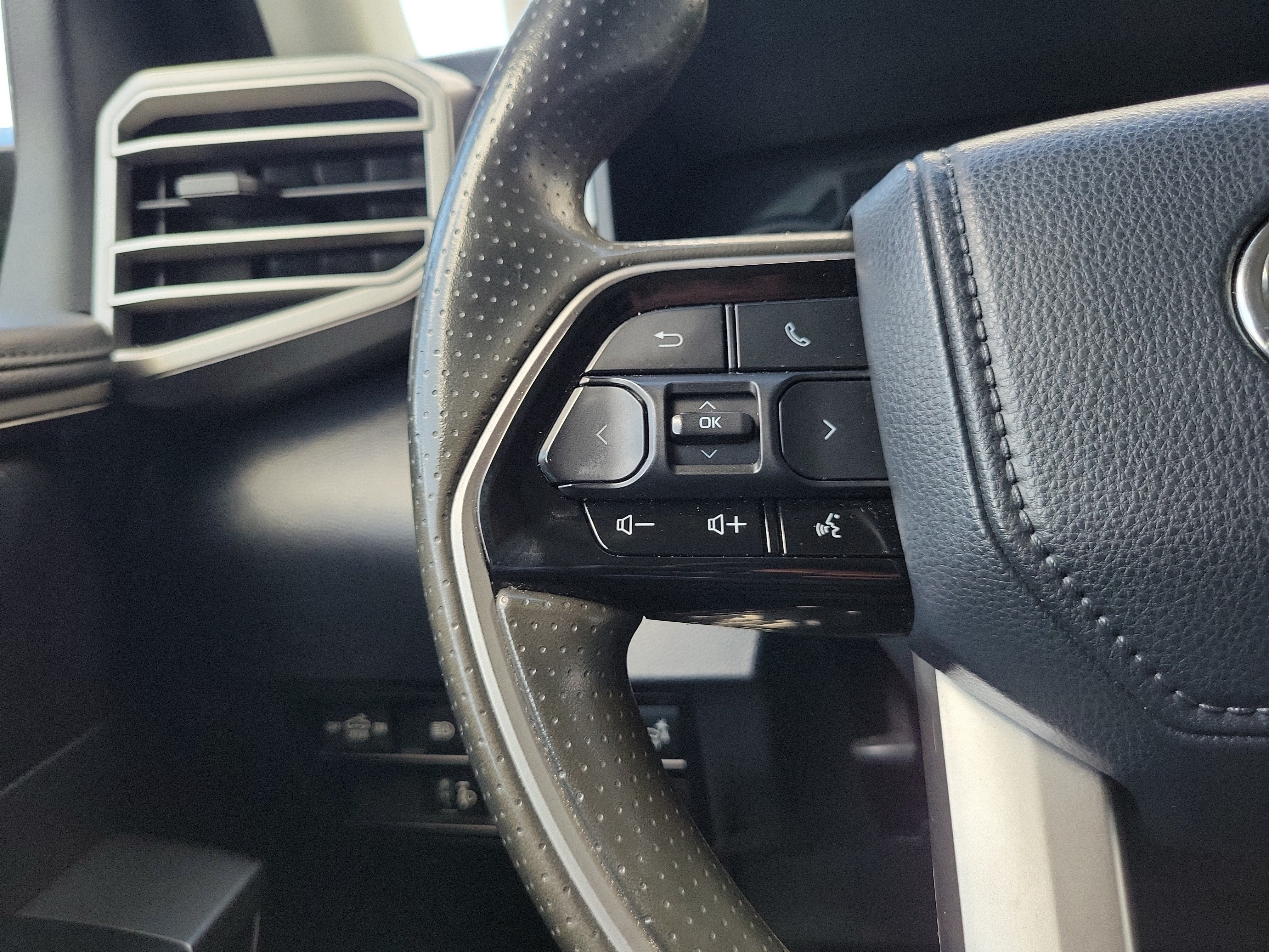 Used 2022 Toyota Tundra SR5 w/ Convenience Package RWD image 18