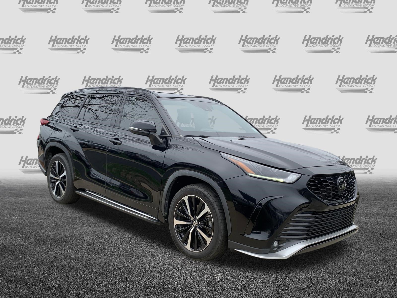 Used 2022 Toyota Highlander XSE image 2